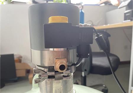 自動液氮泵 vs 手動充裝：效率、安全性對比與場景選擇指南